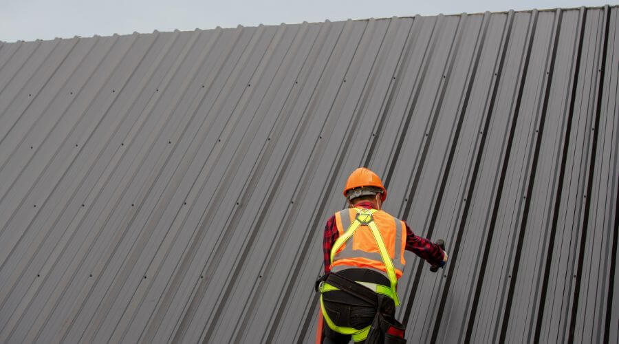 Professional gutter cleaning in Toronto, SD